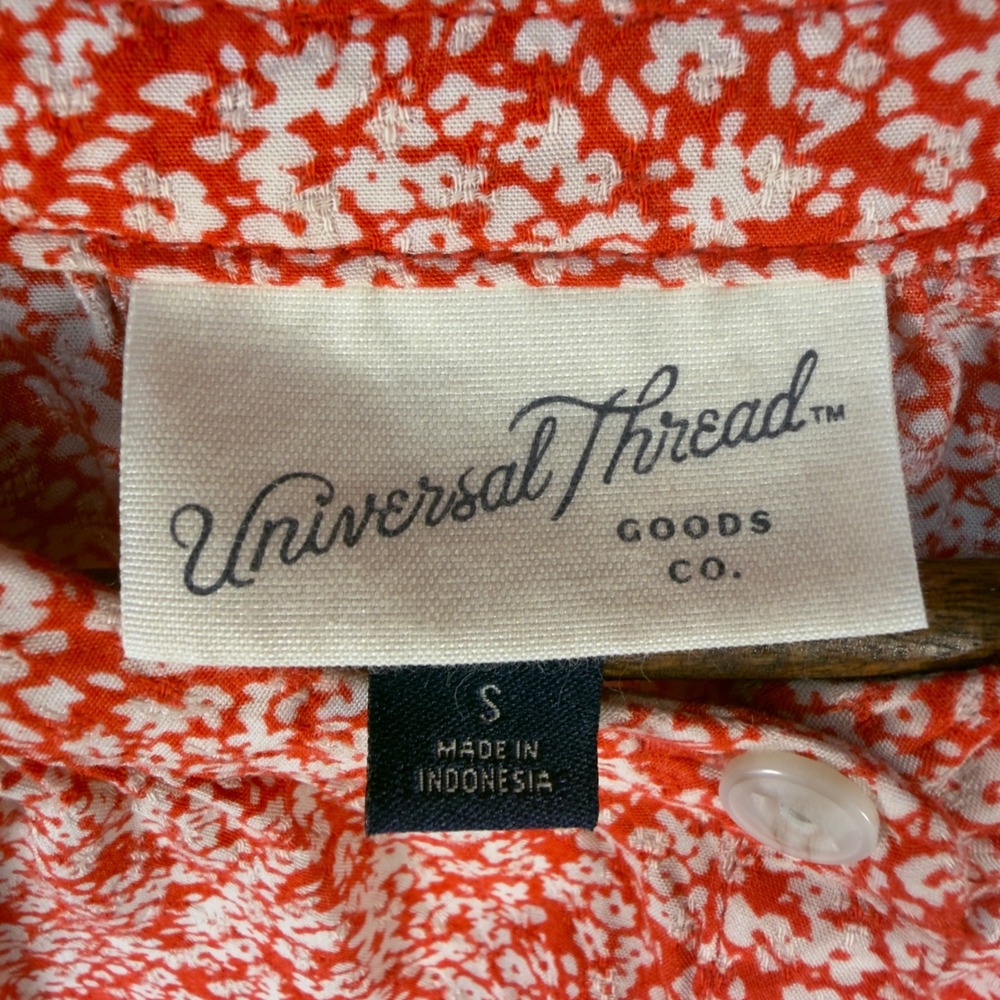 Universal Thread Button Up Blouse Womens Small Red Floral Short Sleeve Rayon Top - Picture 2 of 9